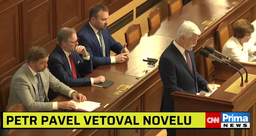 Video: Pavel vetoval novelu o platech politiků